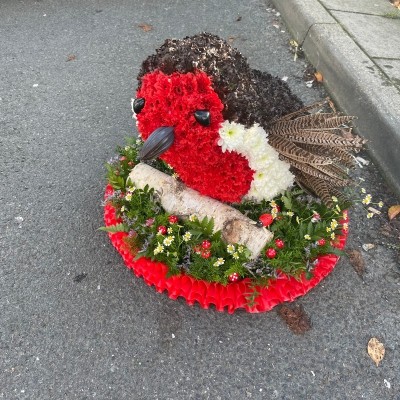 3D, Robin, bird, red breast, Funeral, sympathy, wreath, tribute, flowers, florist, gravesend, Northfleet, Kent, London, Essex 