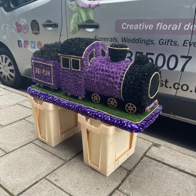 3d, steam, train, vintage, Funeral, sympathy, wreath, tribute, flowers, florist, gravesend, Northfleet, Kent, London