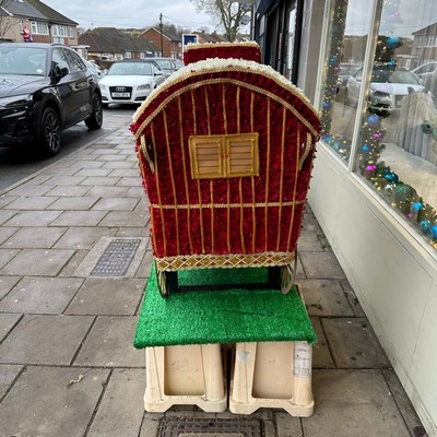 Reading, bowtop, bow top, ledge, edge, wagon, gypsy, traveller, Funeral, sympathy, wreath, tribute, flowers, florist, gravesend, Northfleet, Kent, London, Essex 