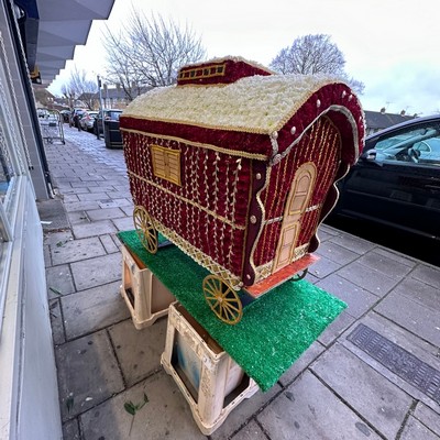 Reading, bowtop, bow top, ledge, edge, wagon, gypsy, traveller, Funeral, sympathy, wreath, tribute, flowers, florist, gravesend, Northfleet, Kent, London, Essex 