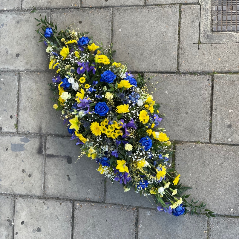 Blue, yellow, white, coffin, spray, Funeral, sympathy, wreath, tribute, flowers, florist, gravesend, Northfleet, Kent, London