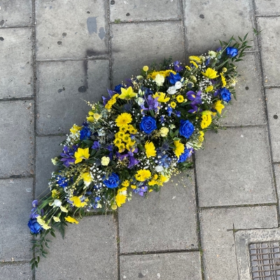 Blue, yellow, white, coffin, spray, Funeral, sympathy, wreath, tribute, flowers, florist, gravesend, Northfleet, Kent, London