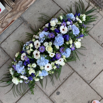 White, blue, hydrangea, pretty, coffin, spray, display, Funeral, sympathy, wreath, tribute, flowers, florist, gravesend, Northfleet, Kent, London