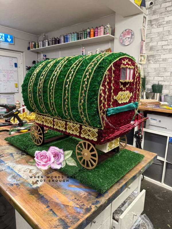 Wagon, caravan, bowtop, bow top, gypsy, traveller, Romany, Funeral, sympathy, wreath, tribute, flowers, florist, gravesend, Northfleet, Kent, London, Essex 
