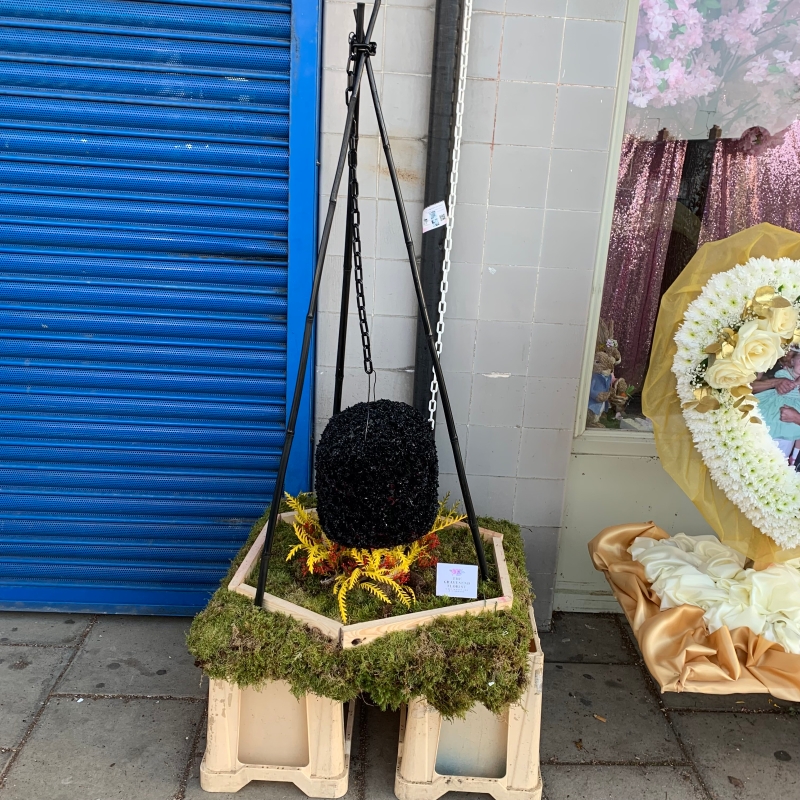 Traveller, gypsy, camp, fire, swing, pot, pan, Funeral, sympathy, wreath, tribute, flowers, florist, gravesend, Northfleet, Kent, London, Essex 