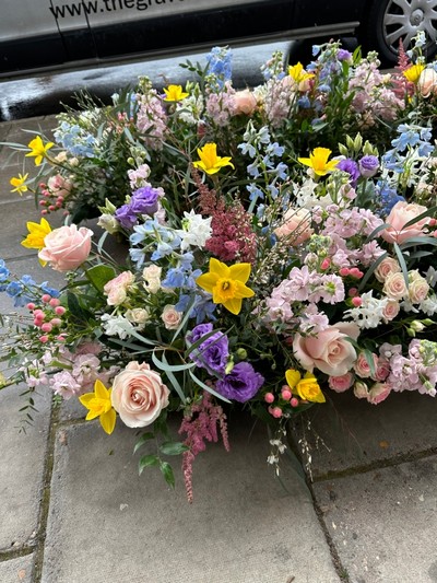 Coffin, surround, meadow, wildflower, natural, Funeral, sympathy, wreath, tribute, flowers, florist, gravesend, Northfleet, Kent, London, Essex 