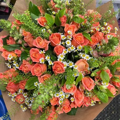 Coral, rose, country, garden, handtie, gift, bouquet, birthday, anniversary, love, flowers, florist, gravesend, Northfleet, Kent, London, Essex 