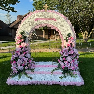 Xl, big, huge, large, gates, heaven, traveller, gypsy, Funeral, sympathy, wreath, tribute, flowers, florist, gravesend, Northfleet, Kent, London