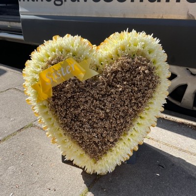 Heart, gold, golden, Funeral, sympathy, wreath, tribute, flowers, florist, gravesend, Northfleet, Kent, London