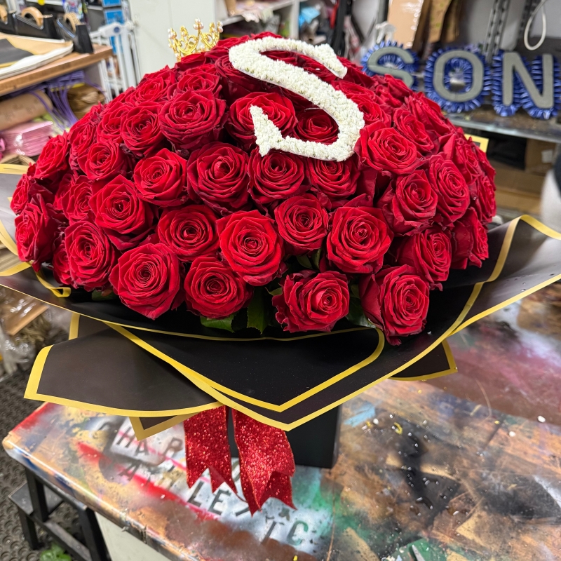 Luxury rose handtie with gypsophila letter