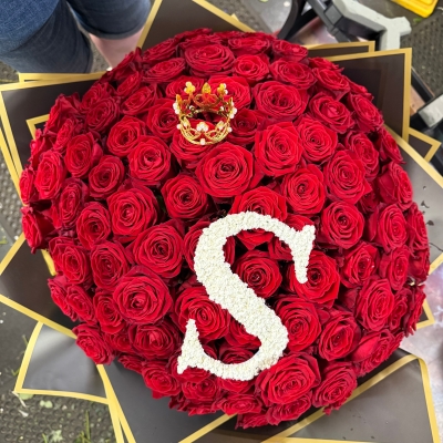 Luxury rose handtie with gypsophila letter