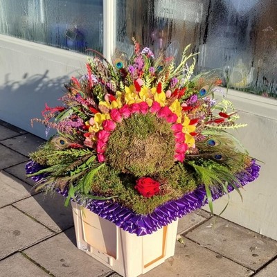 Indian, red, native, American, headdress, cowboy, Funeral, sympathy, wreath, tribute, flowers, florist, gravesend, Northfleet, Kent, London