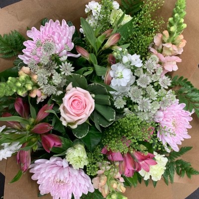 Pink & White Handtie bouquet