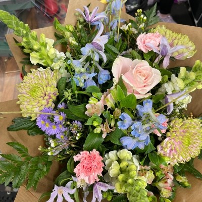 Pretty pastel mix handtie bouquet