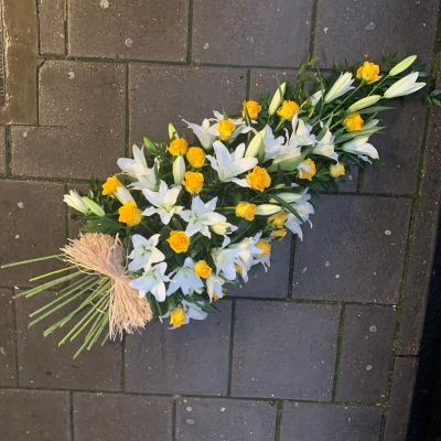 Rose, lily, coffin, spray, display, Funeral, sympathy, wreath, tribute, flowers, florist, gravesend, Northfleet, Kent, London