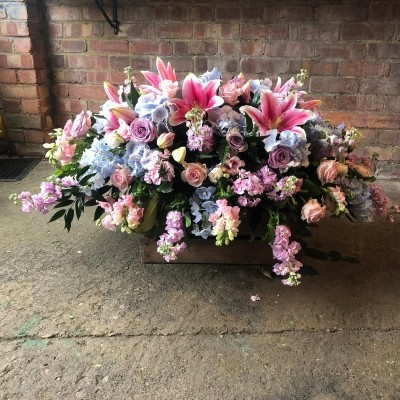 American, trailing, coffin, casket, spray, Funeral, sympathy, wreath, tribute, flowers, florist, gravesend, Northfleet, Kent, London