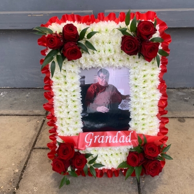 Photo, picture, frame, Funeral, sympathy, wreath, tribute, flowers, florist, gravesend, Northfleet, Kent, London