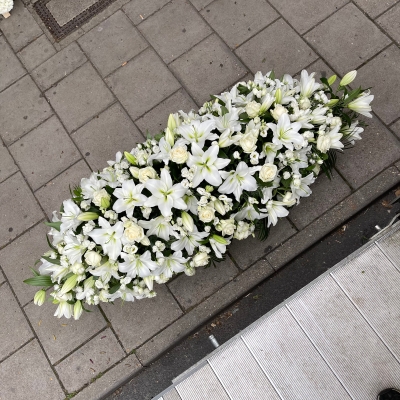 Rose, lily, big, full, coffin, casket, spray, display, Funeral, sympathy, wreath, tribute, flowers, florist, gravesend, Northfleet, Kent, London