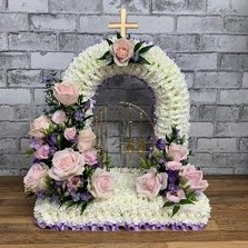 Gates, heaven, funeral, flowers, tribute, wreath, gypsy, traveller, delivered, gravesend, Florist 