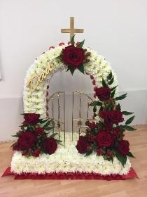 Gates, heaven, funeral, flowers, tribute, wreath, gypsy, traveller, delivered, gravesend, Florist 