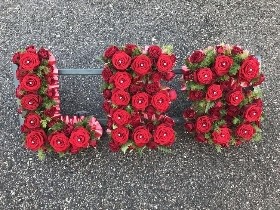 Rose, letters, funeral, tribute, wreath, flowers, Gravesend, florist, delivery 