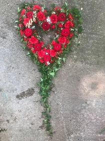 Heart, ivy, coffin, wreath, tribute, funeral, sympathy, flowers, florist, gravesend, Northfleet, Kent, london