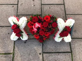 Heart, kiss, hearts, kisses, x, funeral, flowers, floral, tribute, wreath, sympathy, florist, Gravesend, Northfleet, kent