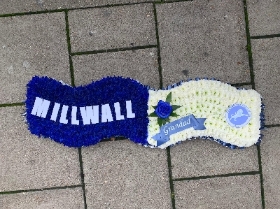 Football scarf tribute