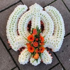 Orange, white, Khanda, Sikh, symbol, funeral, Darbar, gurdwara, flowers, wreath, tribute, gravesend, florist, medway, Dartford, kent, guru, Nanak, 