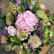 Pretty, pastel, country, garden, cottage, wild, wispy, handtie, bouquet, gift, flowers, florist, gravesend, northfleet, kent