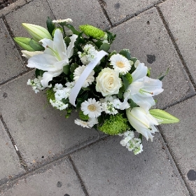 White, flower, florist, basket, arrangement, wreath, tribute, funeral, gravesend, northfleet, kent