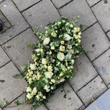 Delicate, country, cottage, garden, wild, wispy, coffin, spray, Funeral, sympathy, wreath, tribute, flowers, florist, gravesend, Northfleet, Kent, london 