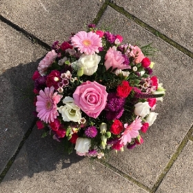 Pink, white, posy, Funeral, sympathy, wreath, tribute, flowers, florist, gravesend, Northfleet, Kent, london