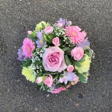 Pretty, pastel, posy, arrangement, Funeral, sympathy, wreath, tribute, flowers, florist, gravesend, Northfleet, Kent, london