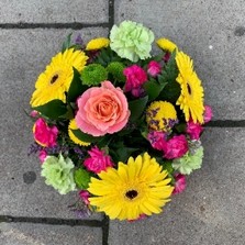 Bright, posy, arrangement, Funeral, sympathy, wreath, tribute, flowers, florist, gravesend, Northfleet, Kent, london