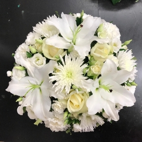 White, lily, posy, arrangement, Funeral, sympathy, wreath, tribute, flowers, florist, gravesend, Northfleet, Kent, london