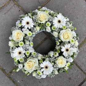 White, Funeral, sympathy, wreath, tribute, flowers, florist, gravesend, Northfleet, Kent, london