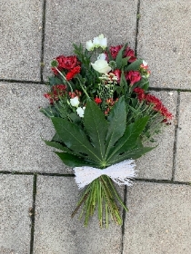 Red, white, tied, sheaf, Funeral, sympathy, wreath, tribute, flowers, florist, gravesend, Northfleet, Kent, london