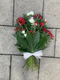 Red, white, tied, sheaf, Funeral, sympathy, wreath, tribute, flowers, florist, gravesend, Northfleet, Kent, london