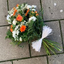 Yellow, white, tied, sheaf, Funeral, sympathy, wreath, tribute, flowers, florist, gravesend, Northfleet, Kent, london