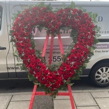 Gypsy, traveller, heart, standing, Funeral, sympathy, wreath, tribute, flowers, florist, gravesend, Northfleet, Kent, london