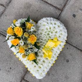 Yellow, white, heart, Funeral, sympathy, wreath, tribute, flowers, florist, gravesend, Northfleet, Kent, london