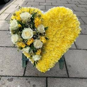 Yellow, white, heart, Funeral, sympathy, wreath, tribute, flowers, florist, gravesend, Northfleet, Kent, london