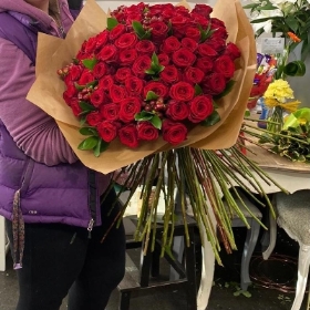 100, red, rose, roses, XL, ultimate, valentines, I love you, florist, flowers, delivery, kent, london, gravesend, northfleet 