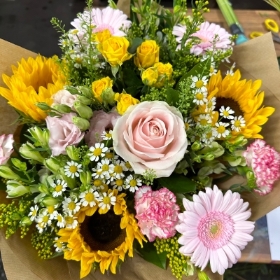 Yellow, pink, sunflower, rose, gift, bouquet, handtie, bunch, flowers, florist, gravesend, Northfleet, Kent