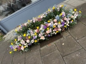 Coffin, surround, meadow, wildflower, natural, Funeral, sympathy, wreath, tribute, flowers, florist, gravesend, Northfleet, Kent, London, Essex 