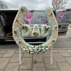 Xl, standing, horse, shoe, dad, letters, Funeral, sympathy, wreath, tribute, flowers, florist, gravesend, Northfleet, Kent, London, Essex 
