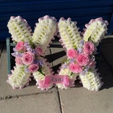 Last, kiss, goodbye, double, twin, pair, kisses, Funeral, sympathy, wreath, tribute, flowers, florist, gravesend, Northfleet, Kent, London