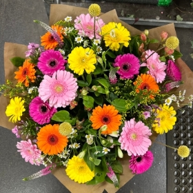 Gerbera, bouquet, handtie, gift, birthday, anniversary, delivery, flower, florist, Gravesend, Kent 