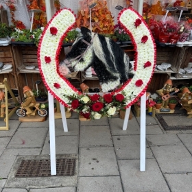 Horse, shoe, head, traveller, gypsy, Funeral, sympathy, wreath, tribute, flowers, florist, gravesend, Northfleet, Kent, London, Essex 